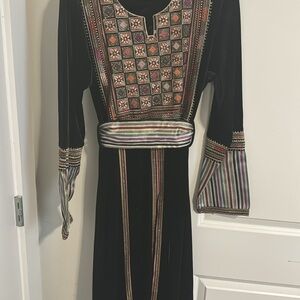 Velvet embroided abaya thobe with belt